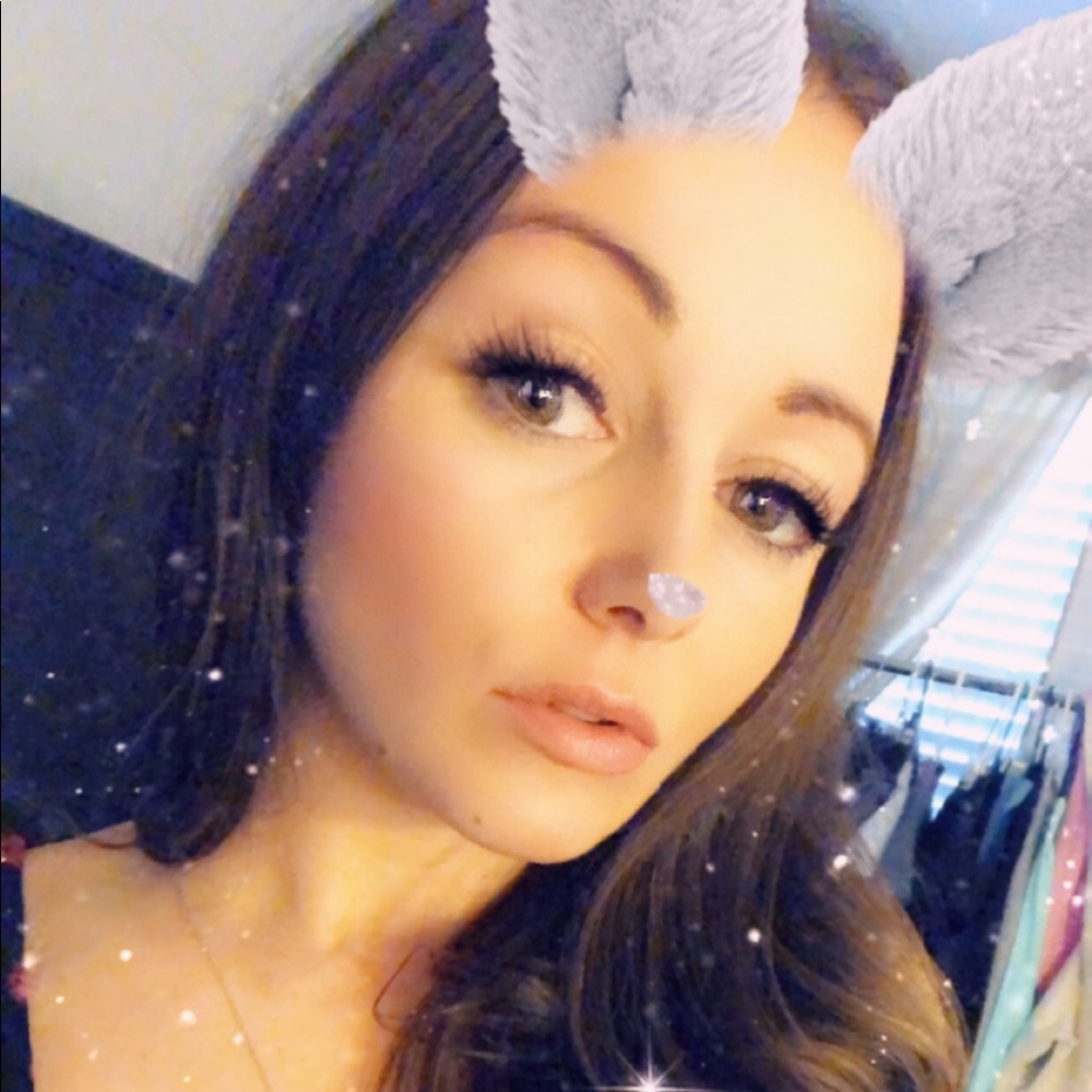 Meet your Posher, Cassandra